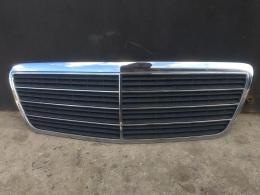 Решетка радиатора Mercedes E-Class (W210) 1995-2003