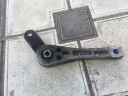 Опора двигателя задняя Volkswagen Touran (I) 2003-2010