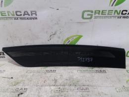 Накладка декоративная на торпедо правая Mercedes C-Class (W204) 2006-2015
