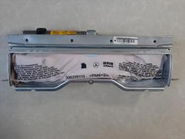 Подушка безопасности AIR BAG в колени Mercedes C-Class (W204) 2006-2015