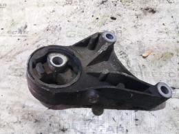 Опора двигателя передняя Opel Astra (H) 2004-2014