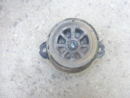  Опора двигателя правая Volkswagen Touareg (I) 2002-2010