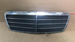 НЕТ В НАЛИЧИИ Решетка радиатора Mercedes E-Class (W210) 1995-2003 