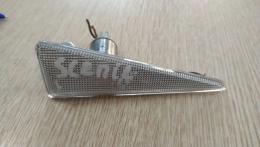 Повторитель на крыло левый Renault Scenic (II) 2003-2009