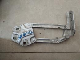 Петля капота правая Volkswagen Touran (I) 2003-2010