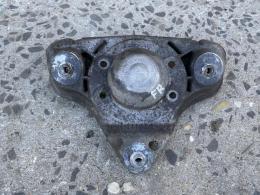 Кронштейн переднего амортизатора Volkswagen Passat (B5+) 2000-2005