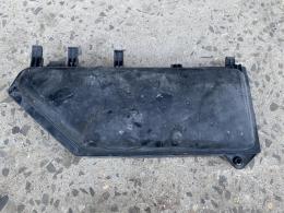 Крышка салонного фильтра левая BMW 5 Series (E60) 2002-2010