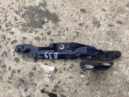 Петля крышки багажника правая Volkswagen Passat (B5+) 2000-2005