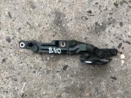 Петля крышки багажника правая Volkswagen Passat (B5) 1996-2000