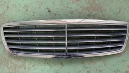 НЕТ В НАЛИЧИИ Решетка радиатора Mercedes C-Class (W203) 2000-2008