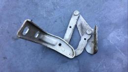 Петля капота левая Nissan Interstar (X70) 2003>