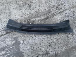 Планка под лобовое стекло (Жабо) центральная Opel Zafira (B) 2005-2014