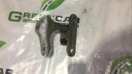 Петля передней правой двери нижняя Mercedes C-Class (W203) 2000-2008  