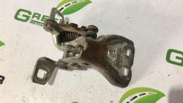 Петля передней правой двери нижняя Jeep Grand Cherokee (WK) 2004-2010