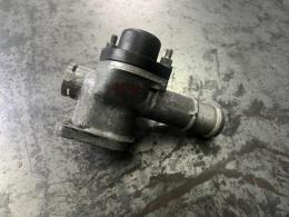 Фланец системы охлаждения Volkswagen Passat (B5+) 2000-2005